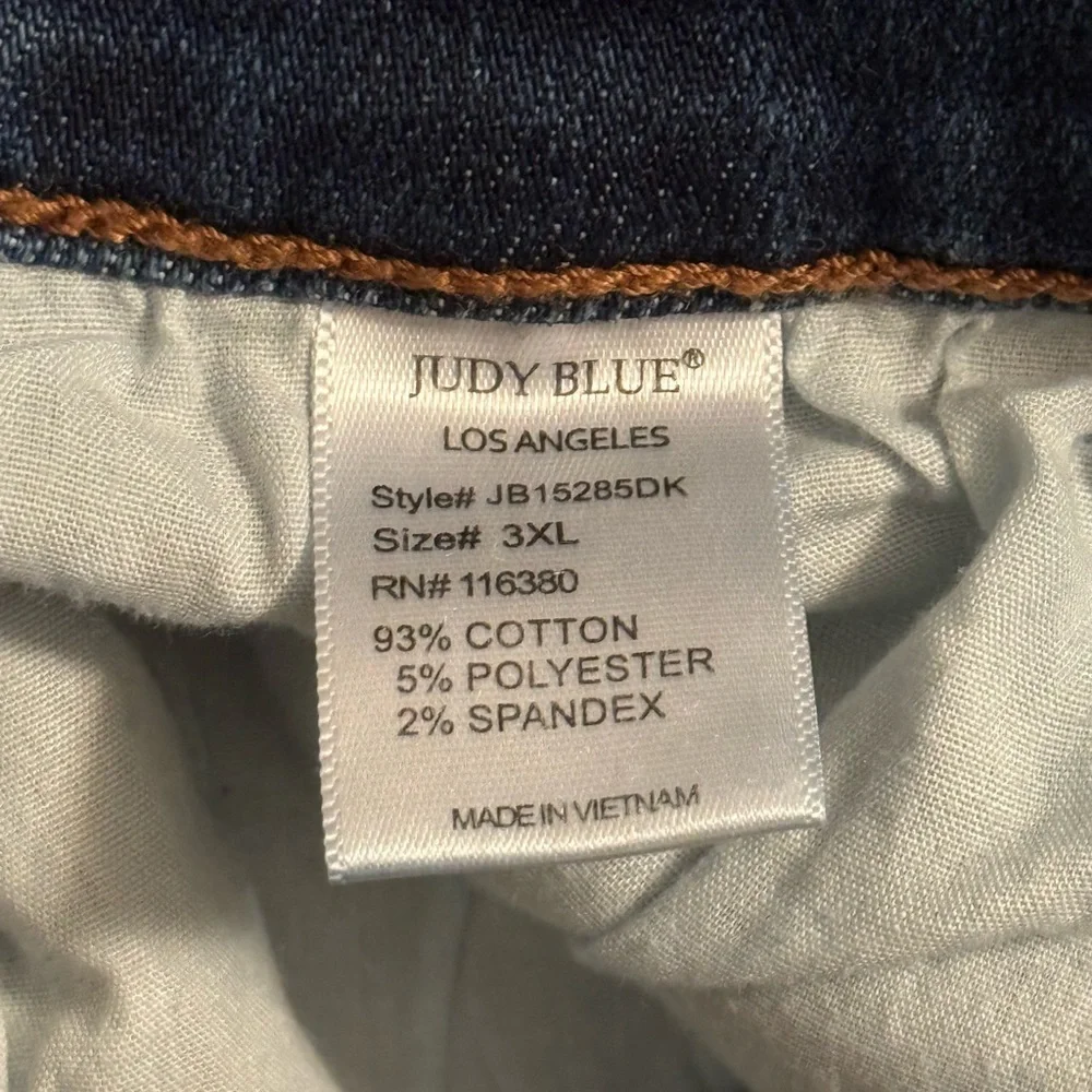 Judy Blue Womens Size 3XL Med Wash Distressed Denim Dad Short Cell Phone Pocket
